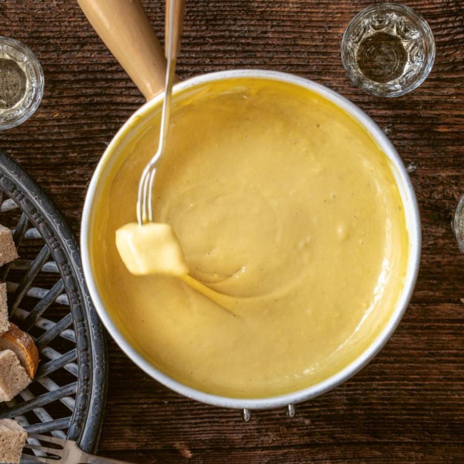 Foolproof Creamy Vegan Cheese Fondue