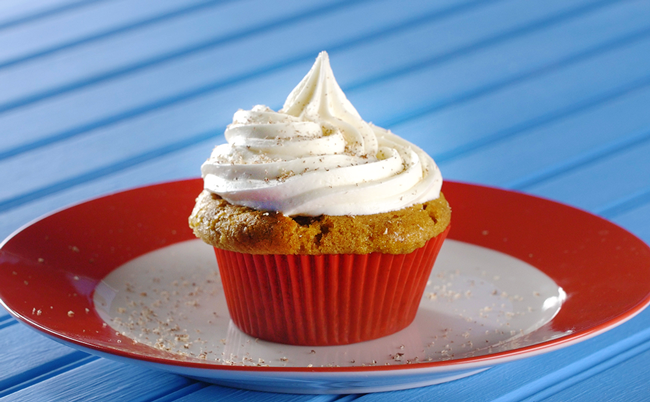 VegNews.PumpkinPieCupcakes