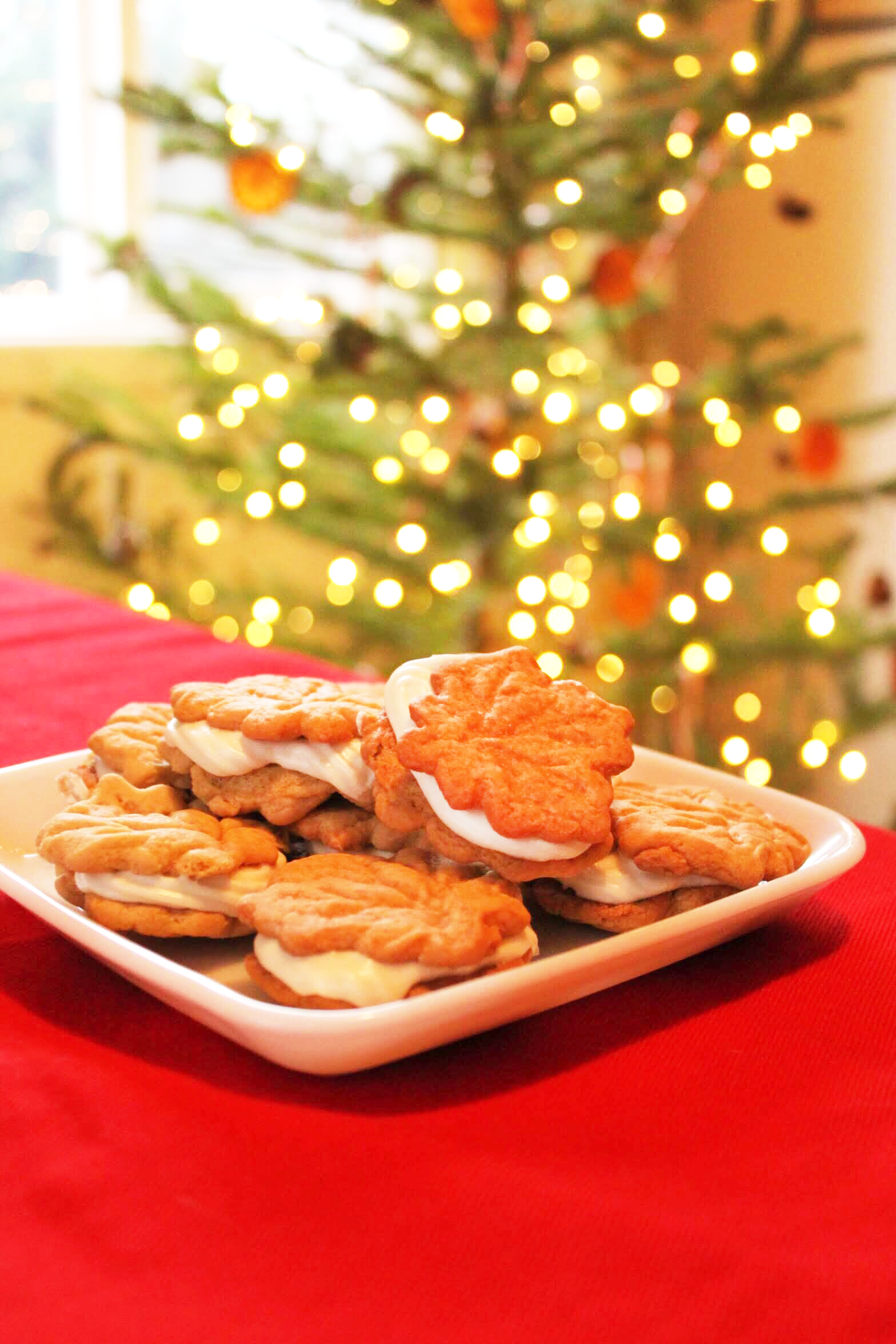 VegNews.MapleLeafCookies