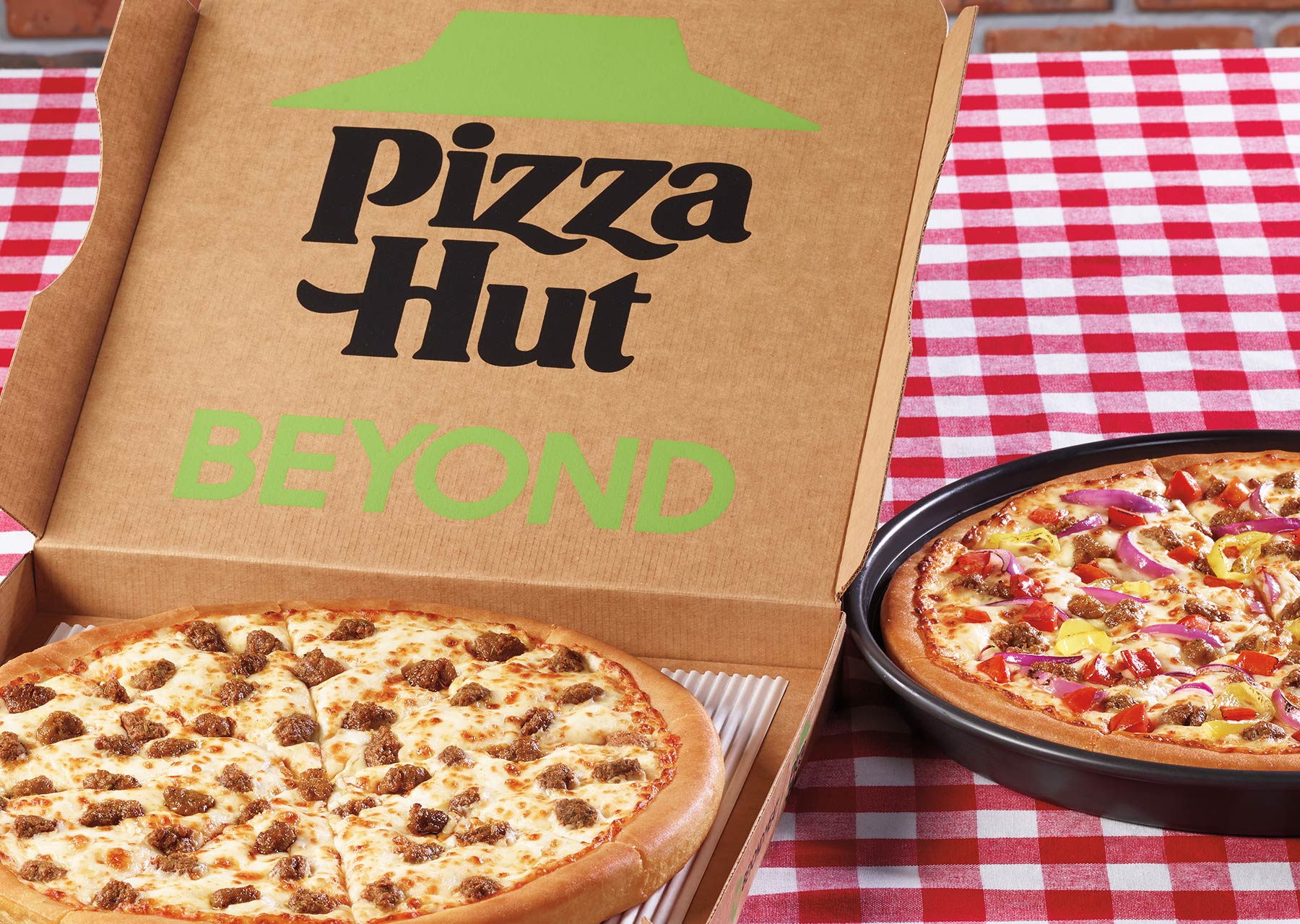 VegNews.BeyondMeatPizzaHut2