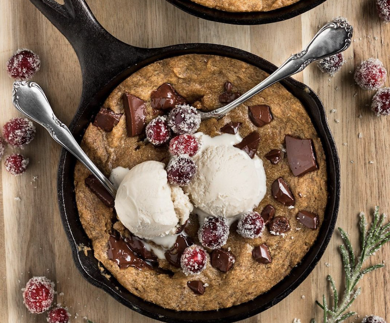 VegNews.TwoGirslShortOrderPizookie