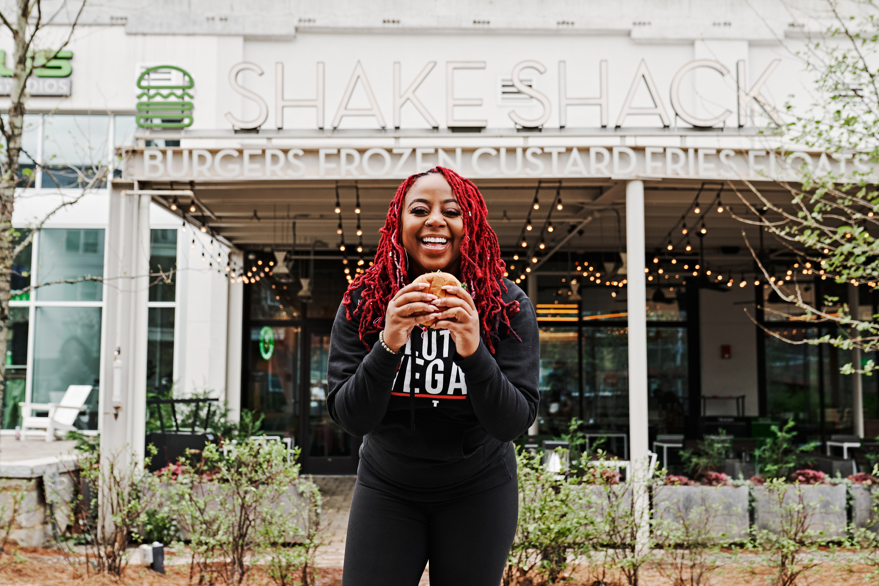 VegNews.ShakeShackPinkyCole