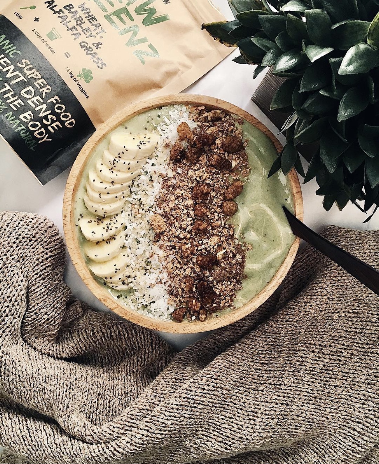VegNews.ProteinSmoothieBowlConsciouslyKay
