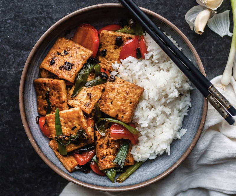 VegNews.PLantBasedWokFriedTofu