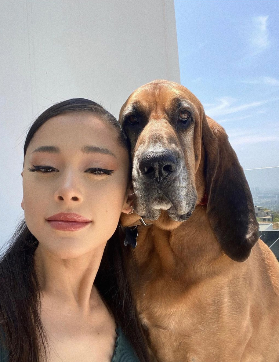 VegNews.ArianaGrande9