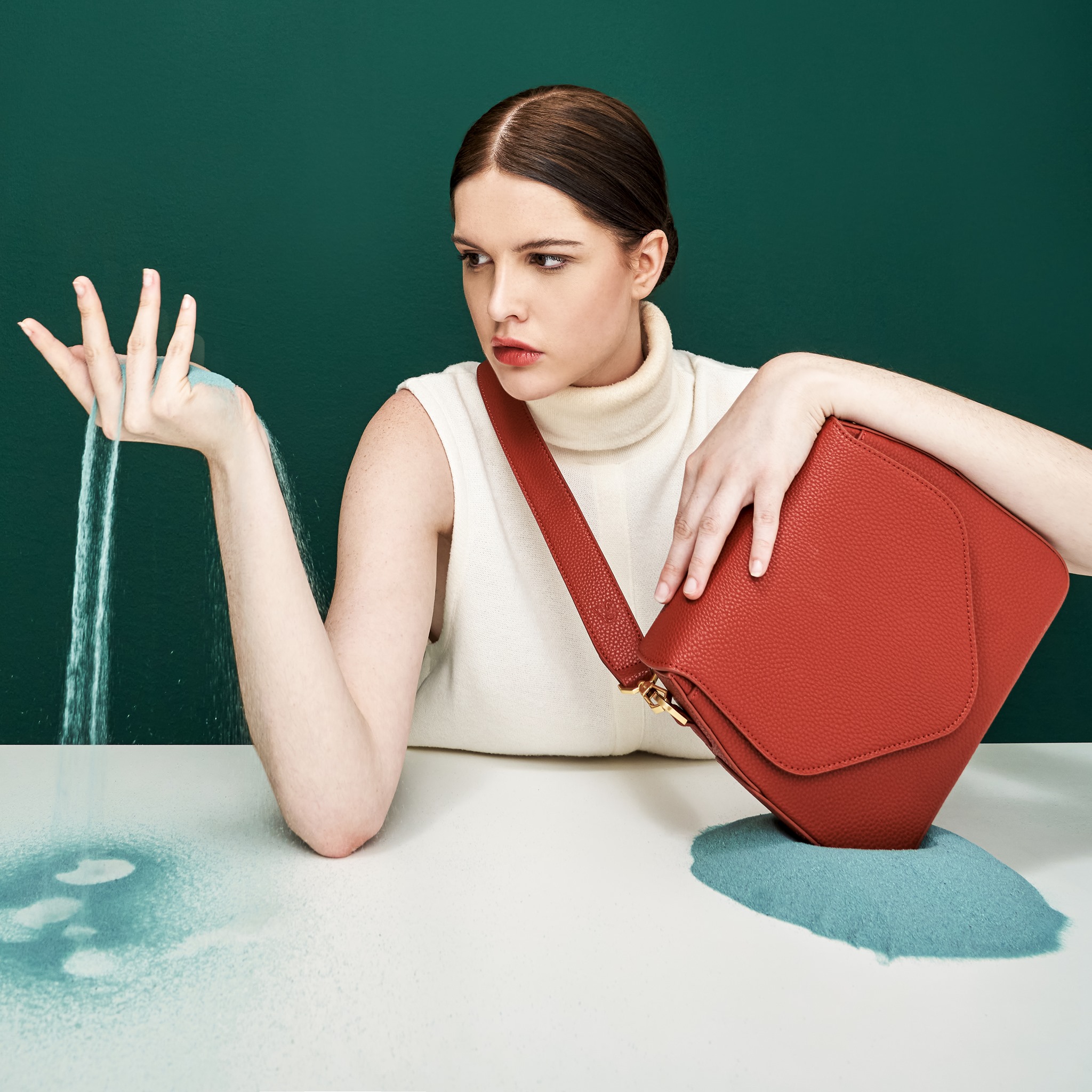 This New Fully Recycled Vegan Leather Handbag Is Made From 11 Plastic ...