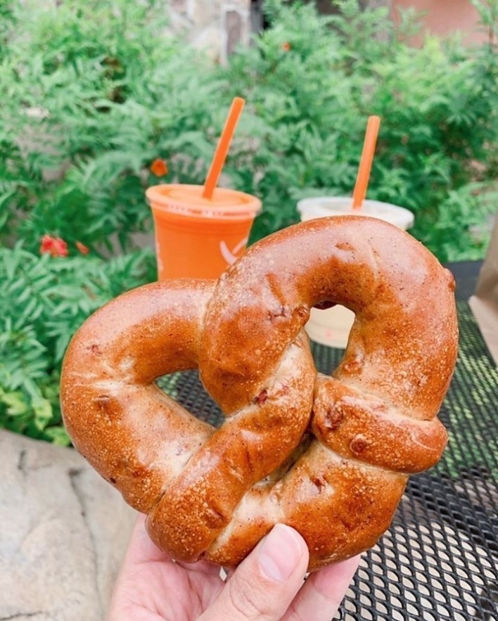 VegNews.ApplePretzel