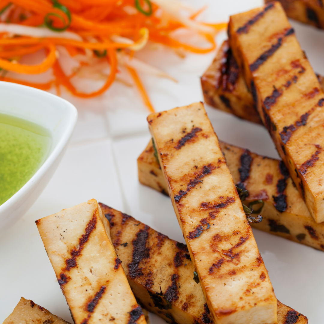 VegNews.VeganGrilling.Canva4 (1)