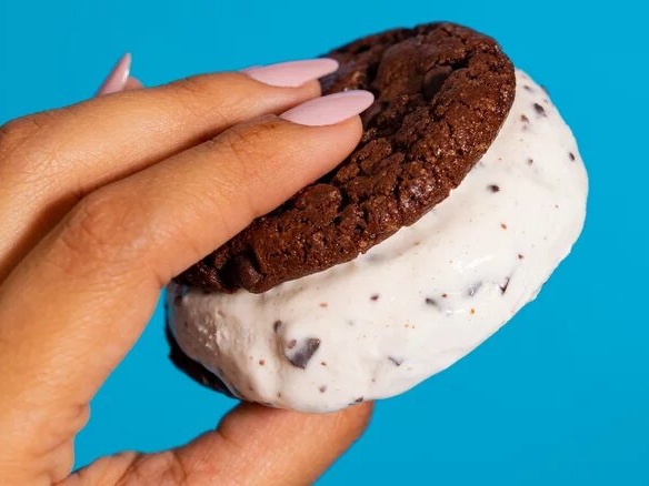 On Second Scoop: Ice Cream Reviews: Market Pantry Cookies n' Cream Ice  Cream Sandwich A Target Treat Review