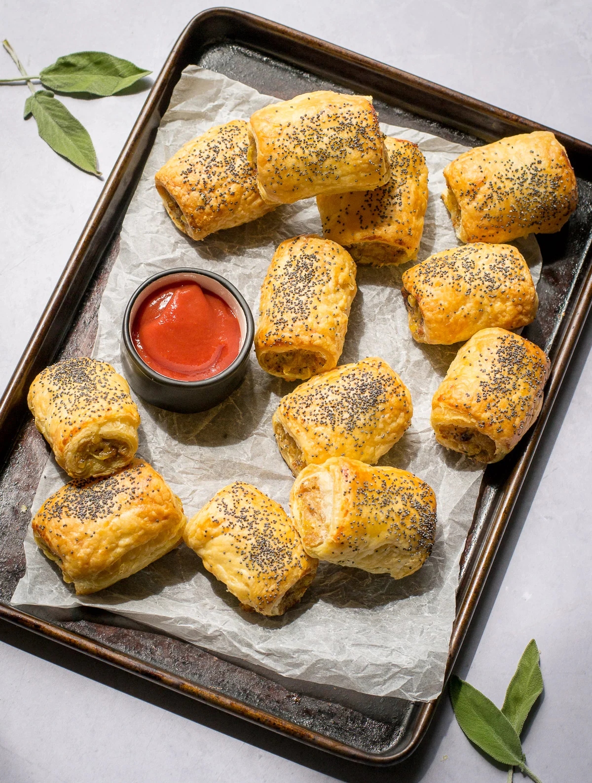 VegNews-vegansausagerolls-3