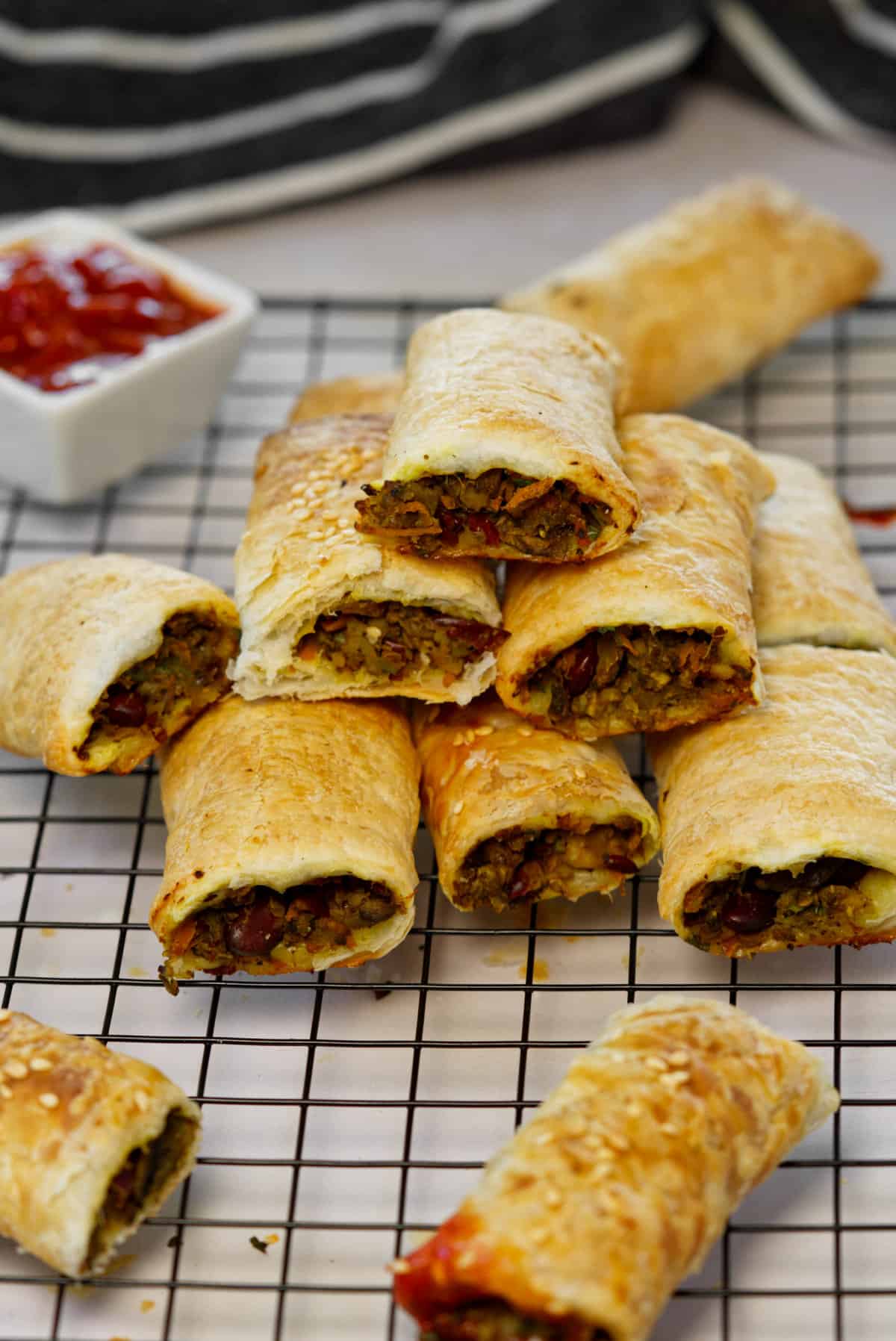 VegNews-vegansausagerolls-6