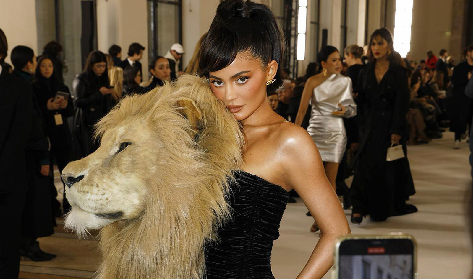 VegNews.KylieJenner.LionDress-1