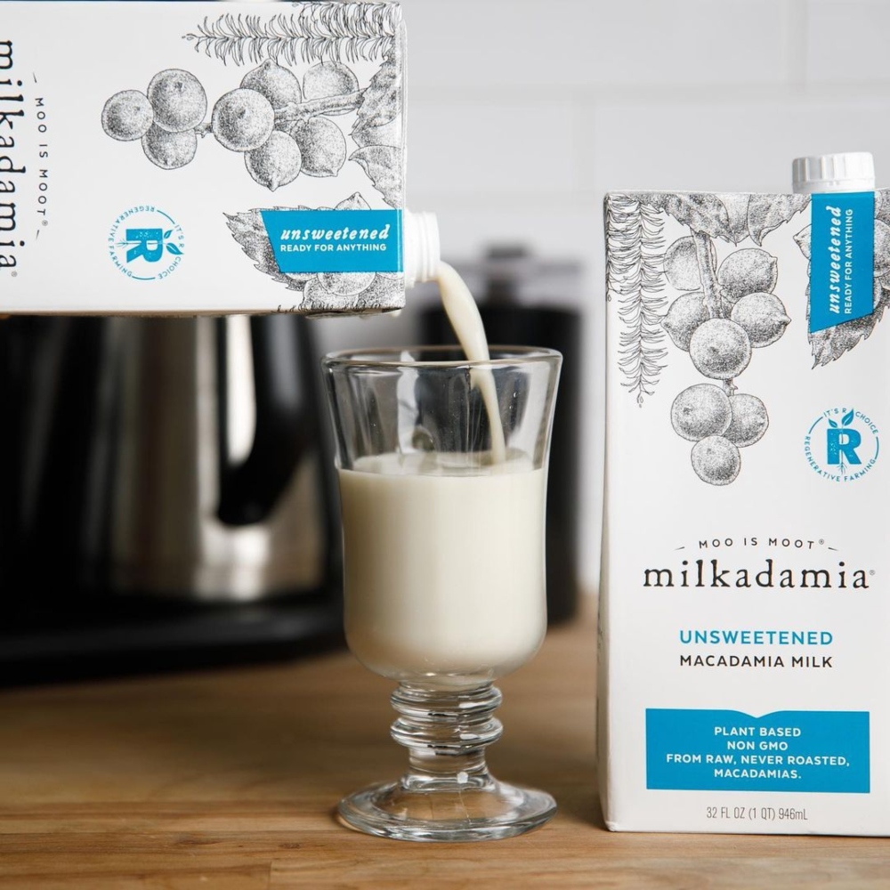 VegNews.macadamiamilk.Milkadamia