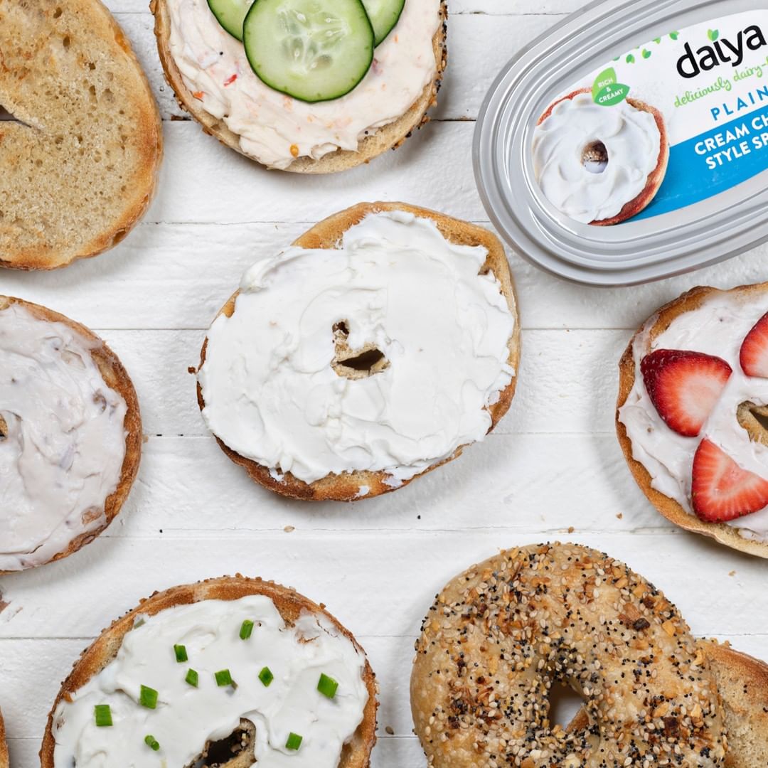 VegNews.vegancreamcheeseforbagels.DaiyaFoods