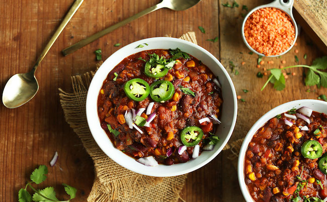 DELICIOUS-1-POT-Lentil-and-Black-Bean-Chili-Smoky-hearty-PROTEIN-and-fiber-packed-vegan-glutenfree-lentils-chili-healthy-recipe