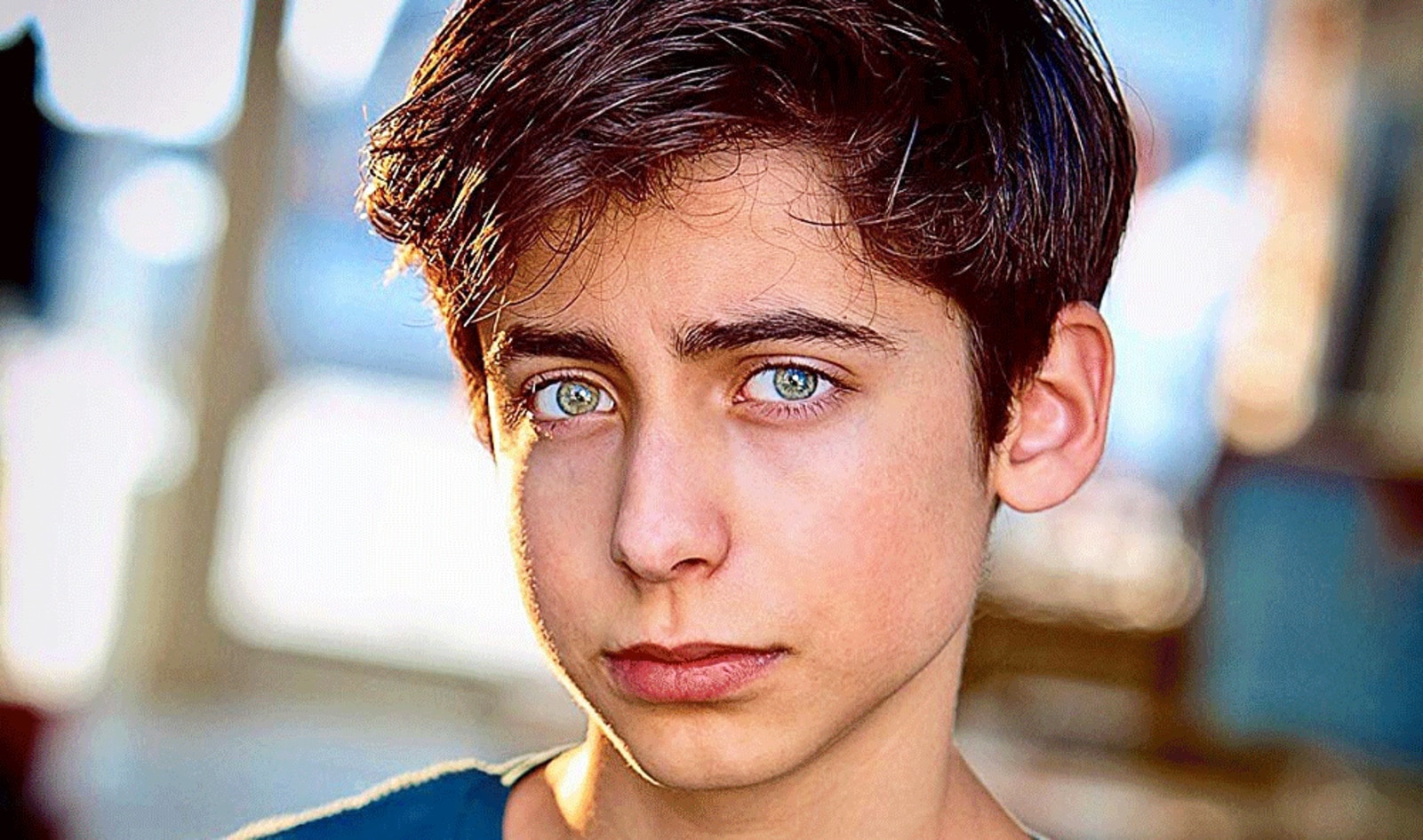 Actor Aidan Gallagher Eats Vegan Marshmallow Sandwich to Promote T<i>he Umbrella Academy</i>