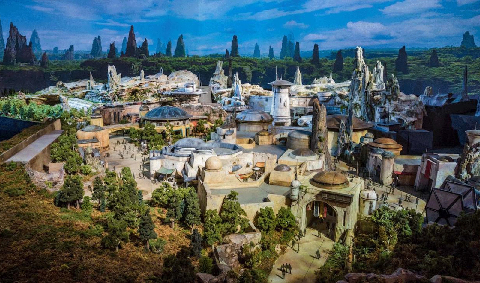 Disney’s 14-Acre Star Wars Land Serves Vegan Meatballs