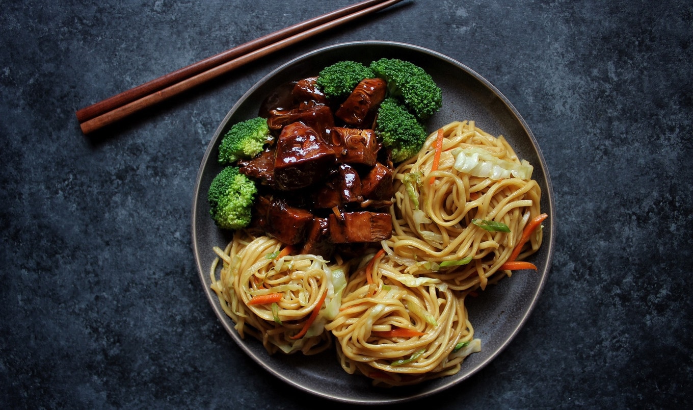 Vegan Bourbon Jackfruit Chicken With Chow Mein
