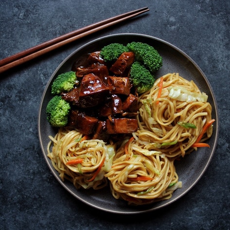 Vegan Bourbon Jackfruit Chicken with Chow Mein