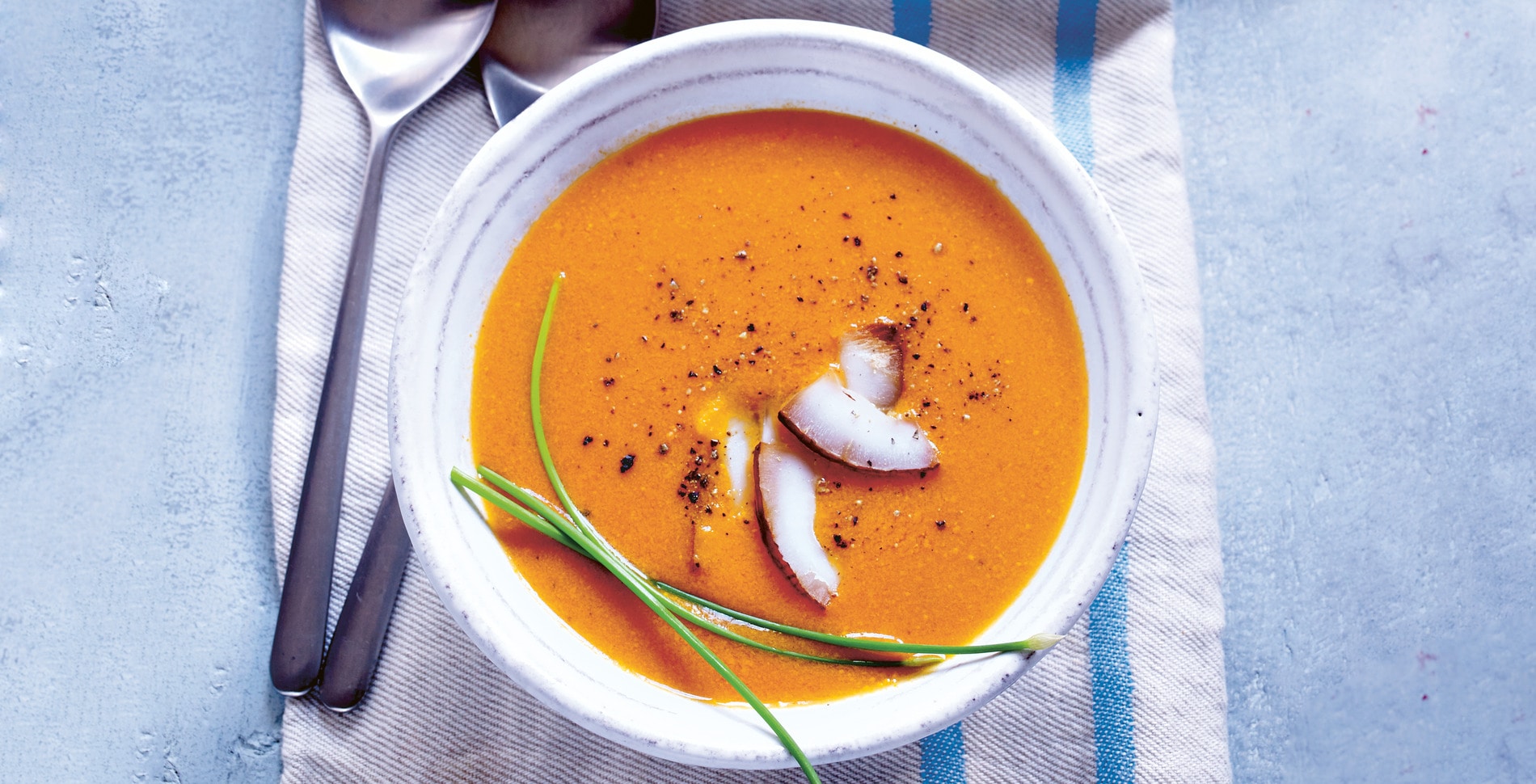 25 Cozy Vegan Soup Recipes: From Creamy Tomato to Mexican Pozole
