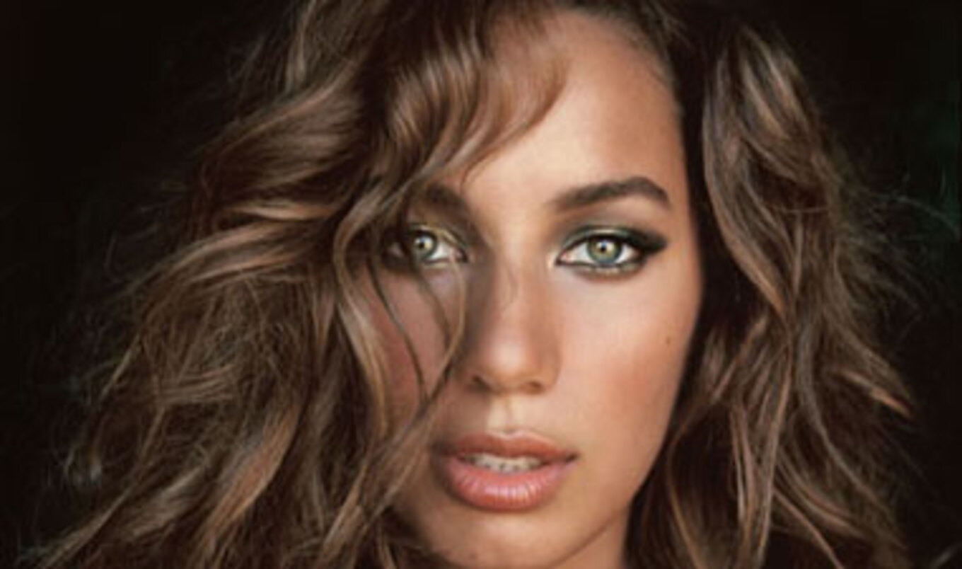 Leonia Lewis Sets Record