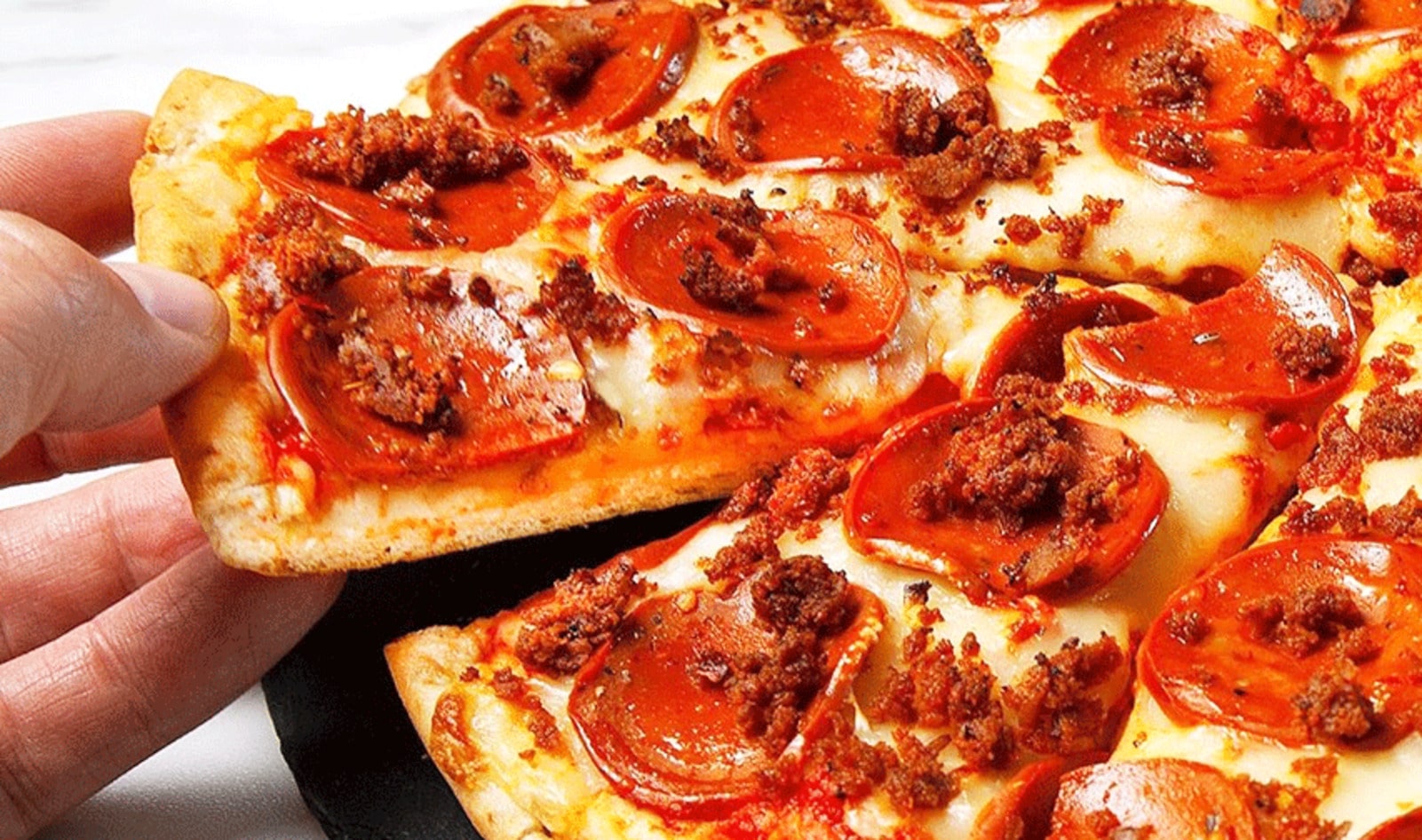 Canada’s Leading Pizza Chain Adds Vegan Pepperoni and Chorizo