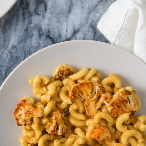Spicy Vegan Buffalo Cauliflower Mac and Cheese