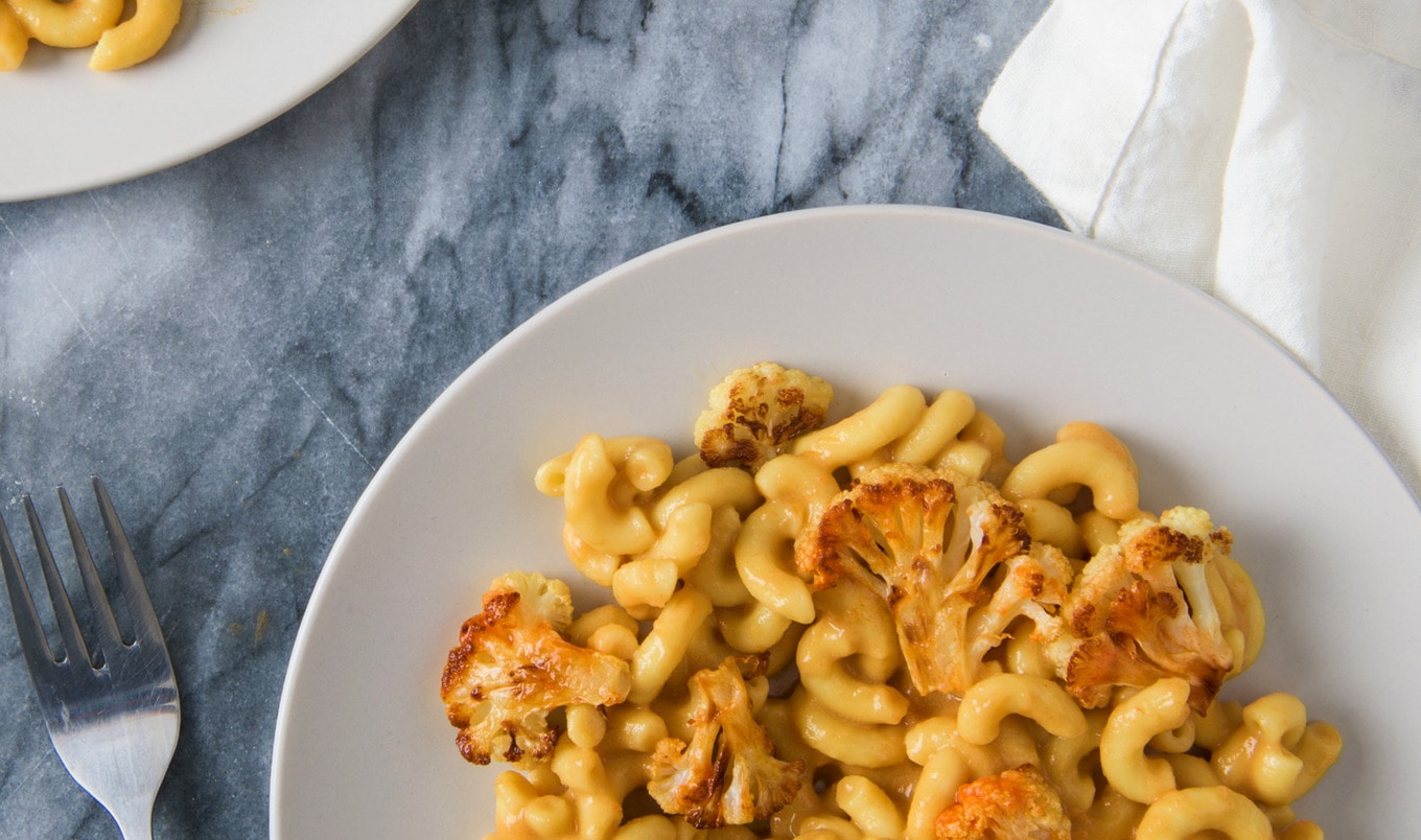 Spicy Vegan Buffalo Cauliflower Mac and Cheese