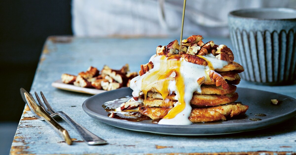 Four-Ingredient Vegan Banana Pancakes | VegNews