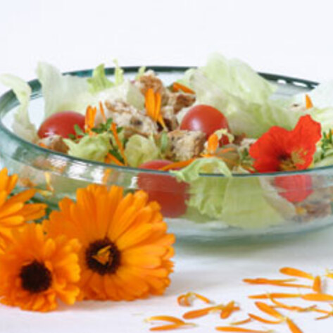 7 Flowers Good Enough to Eat (Really!)