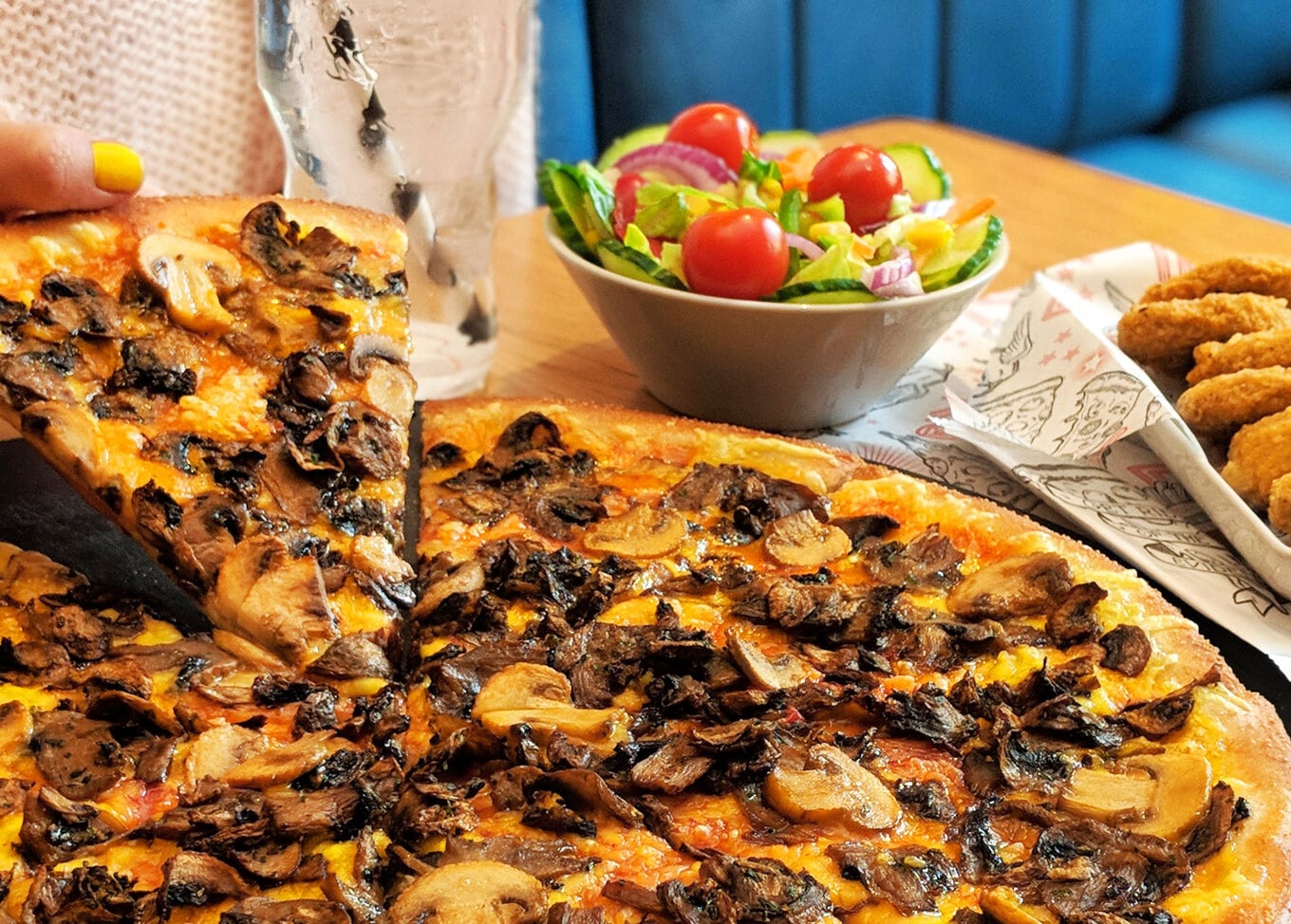 VegNews.PizzaHutUKMushroomPizza