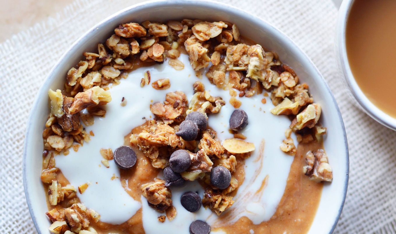 Silky Vegan Pumpkin Pie Smoothie Bowl