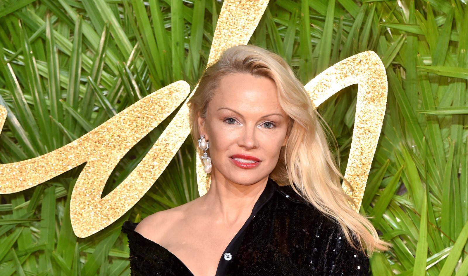 Pamela Anderson Encourages Vancouver Residents to Vote with Free Vegan Meals