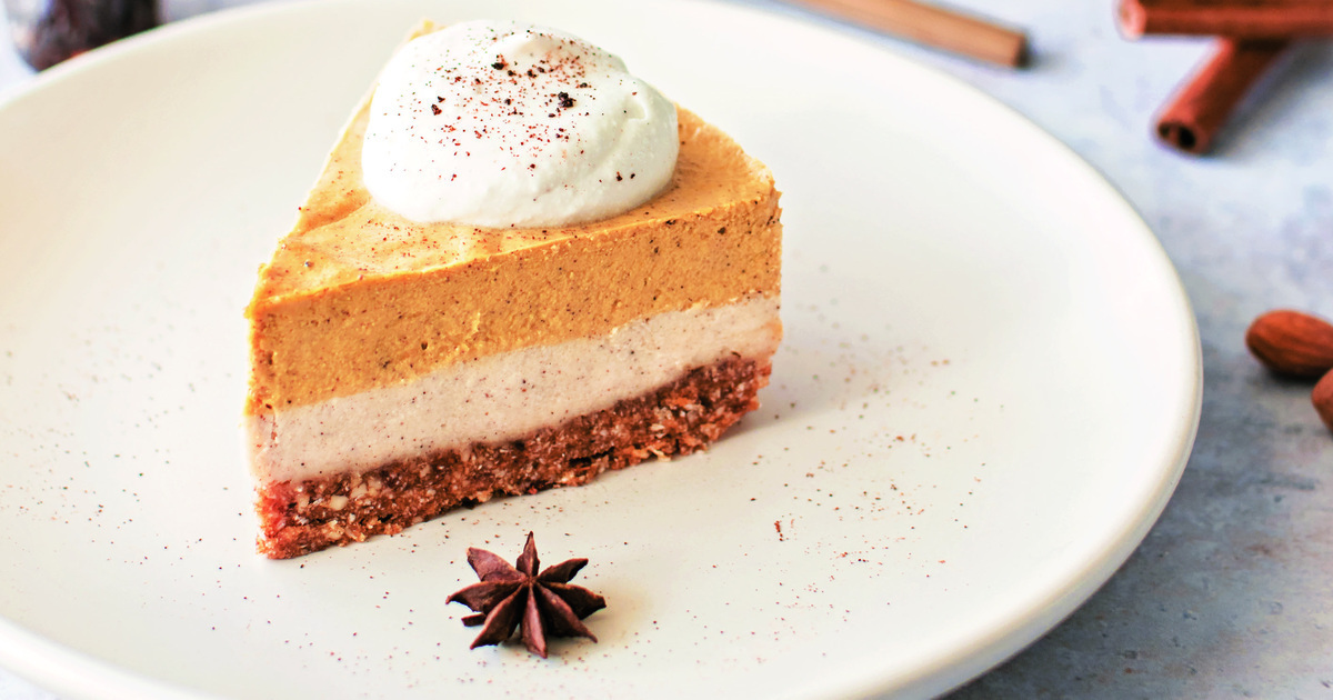 Easy, Vegan No-Bake Pumpkin Cream Cheesecake