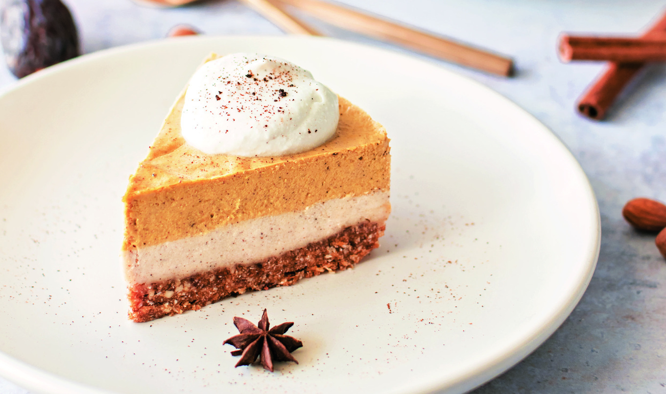 Easy, Vegan No-Bake Pumpkin Cream Cheesecake