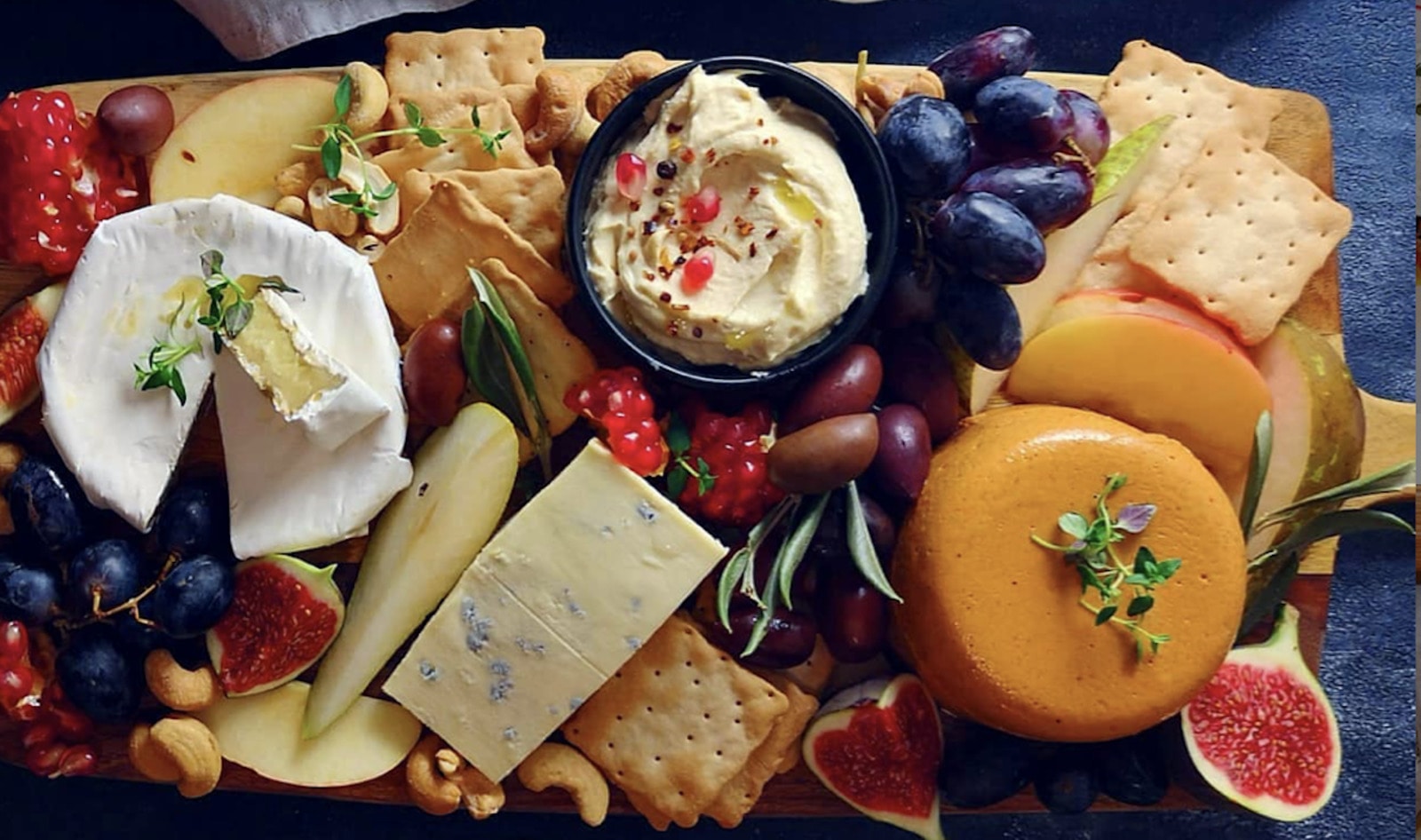 &nbsp;5 Essential Vegan Cheese Board Cheeses