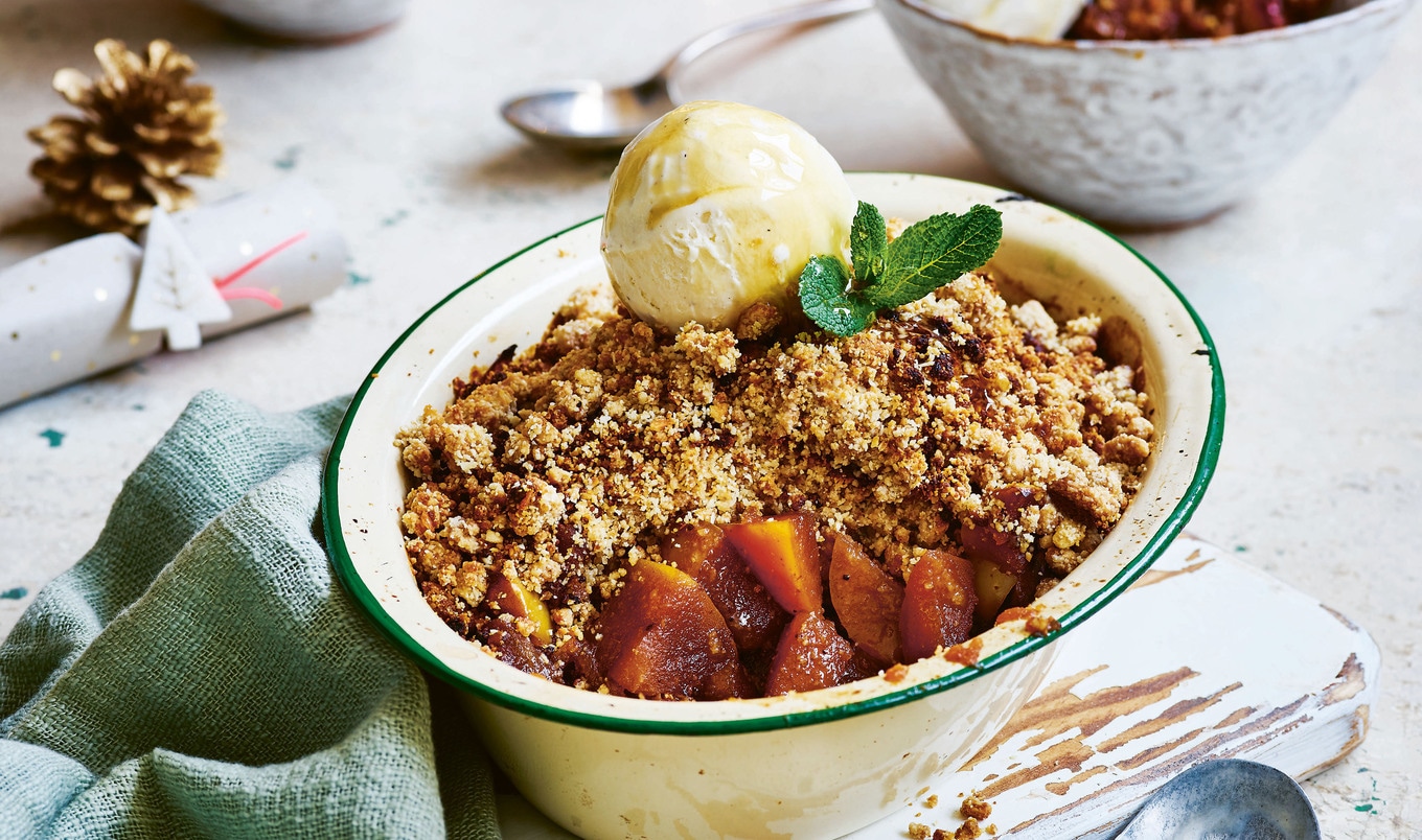 Gaz Oakley's Cinnamon-Spiced Vegan Apple Crumble À La Mode
