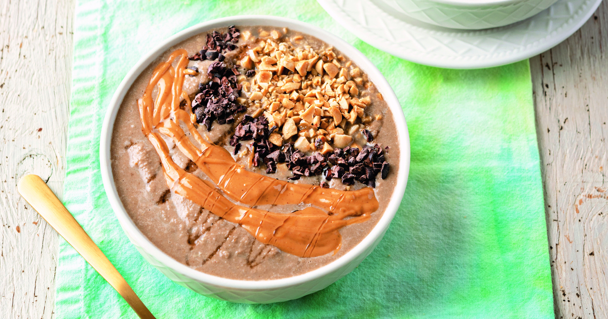 Chocolate Peanut Butter Smoothie Bowl | VegNews