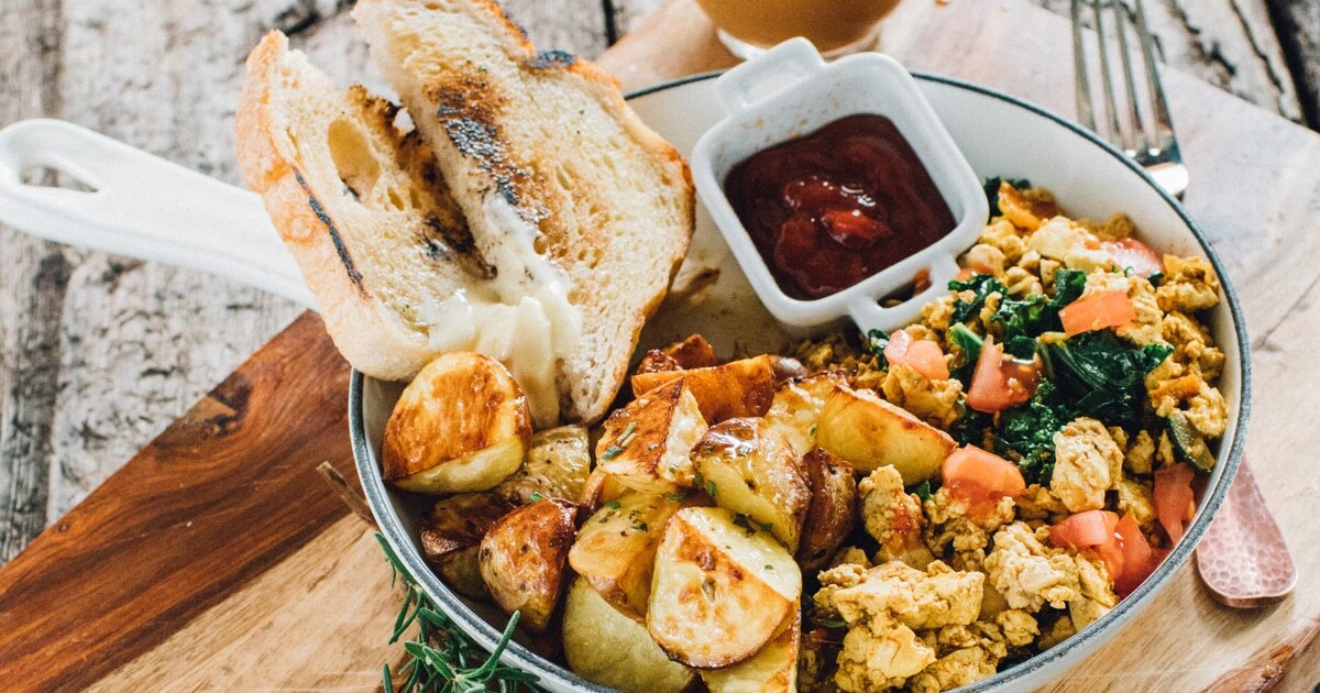 Curry-Spiced Tofu Scramble | VegNews