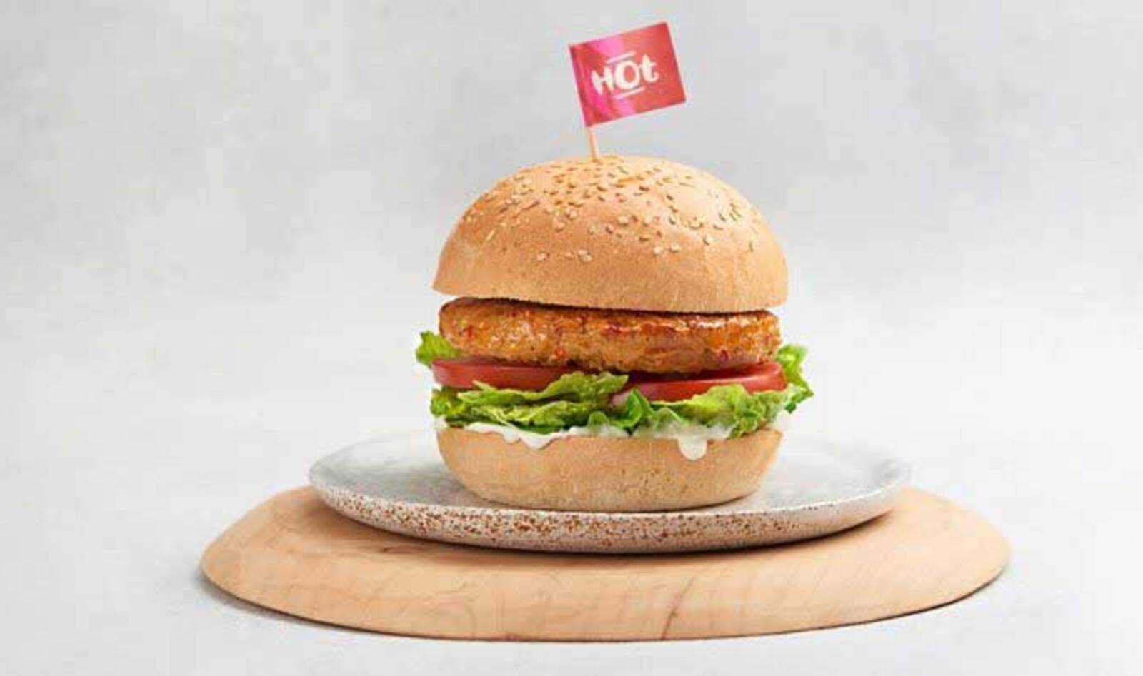 South African Chain Nando’s Debuts “The Great Pretender” Vegan Chicken Burger in Australia 