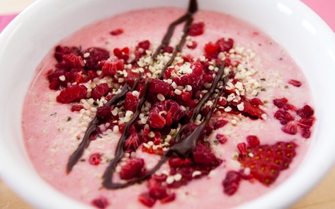 Vegan Chocolate-Covered Strawberry Smoothie Bowl