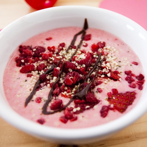 Vegan Chocolate-Covered Strawberry Smoothie Bowl