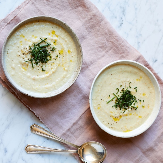 Vegan Cheesy Cauliflower Soup&nbsp;