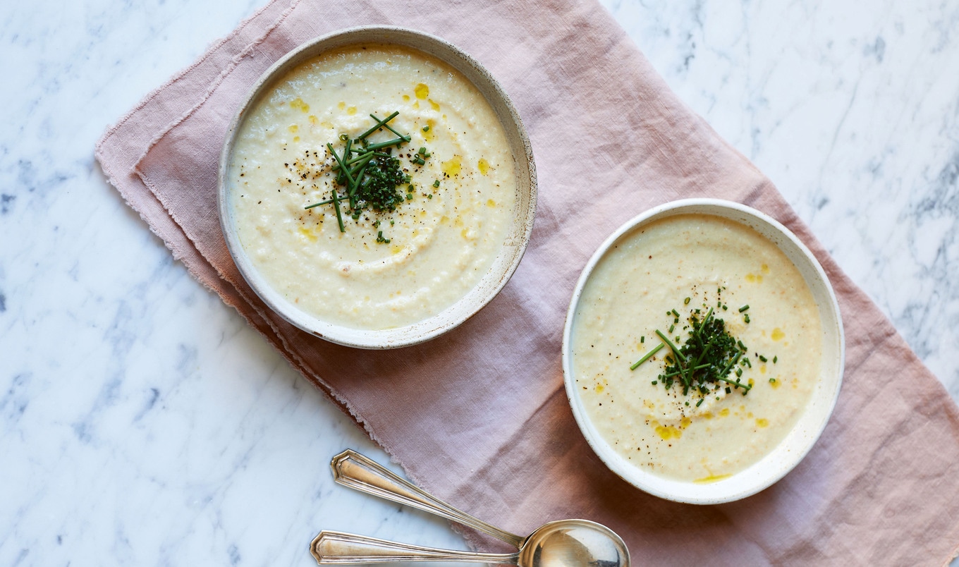 Vegan Cauliflower Cheese Soup 
