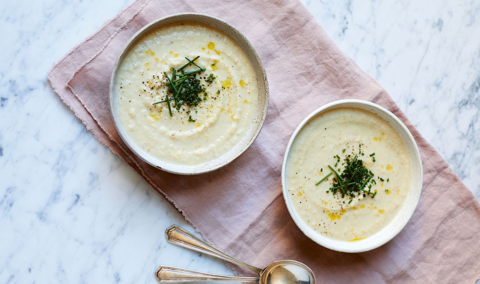 Vegan Cheesy Cauliflower Soup