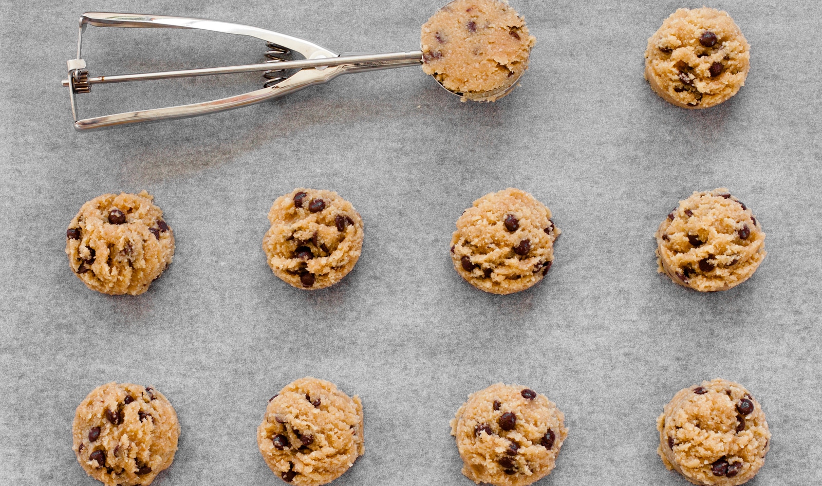 8 Vegan Cookie Recipes That VegNews Editors are Baking Right Now