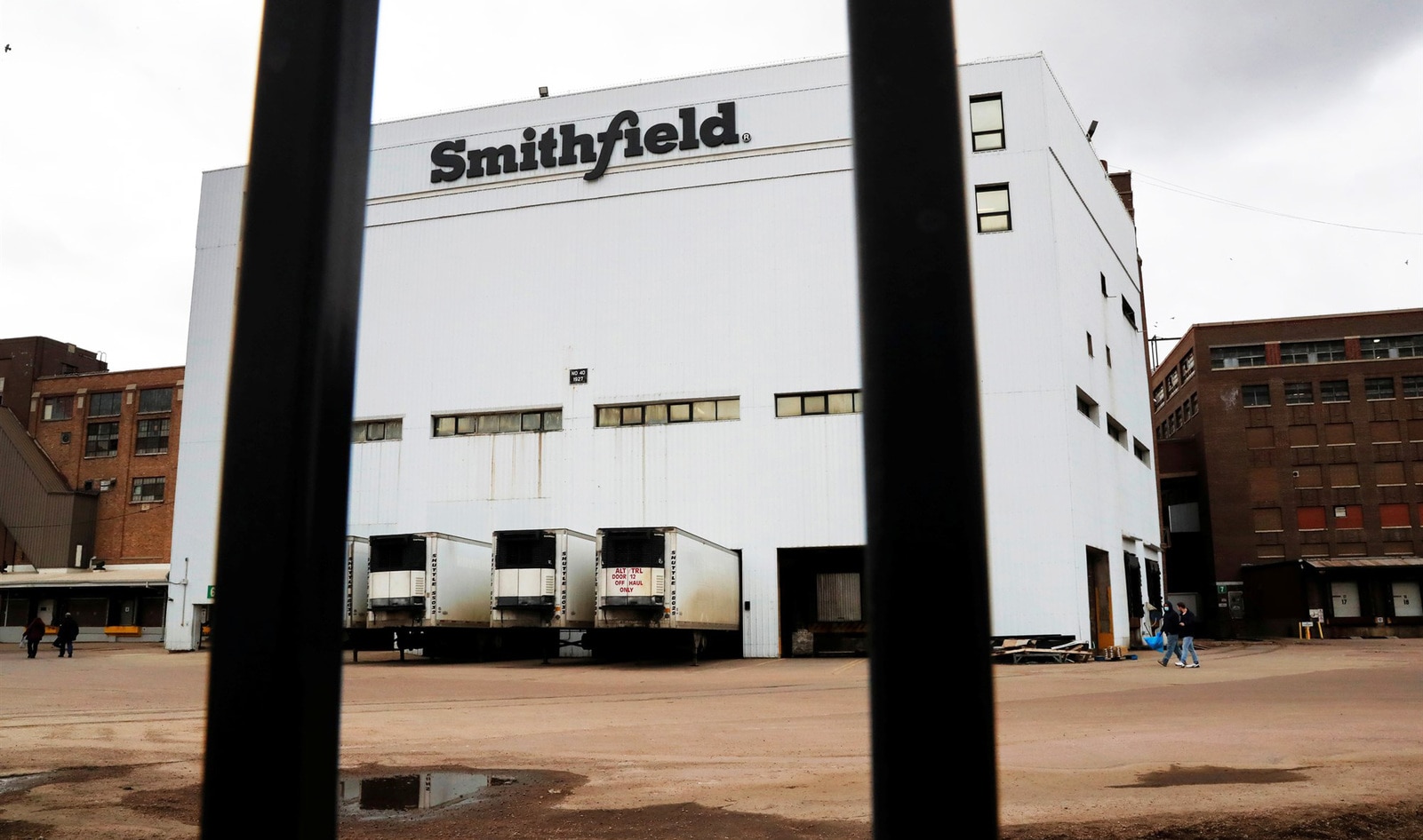 Meat Giant Smithfield Sued for Endangering Workers Amid COVID-19 Outbreak&nbsp;