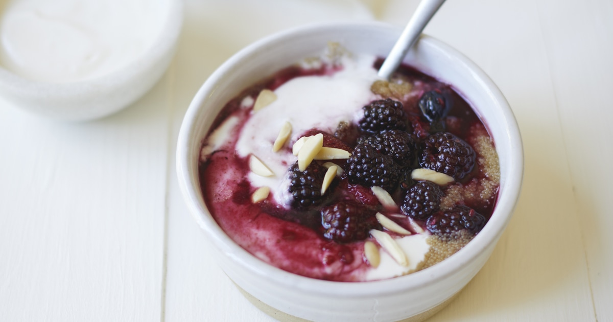 Vegan Berry and Almond Amaranth Porridge - Vimarsana News