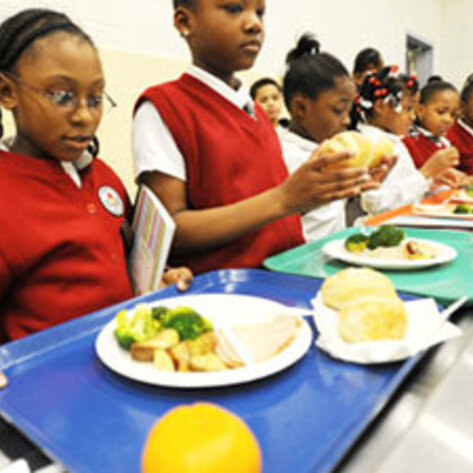 healthy-school-lunch-ladies