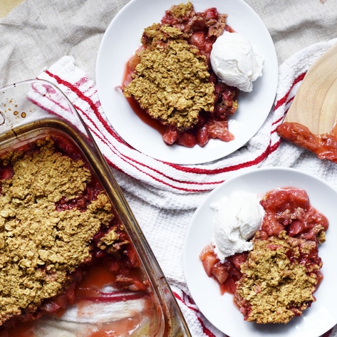 Tangy-Sweet Vegan Strawberry Rhubarb Crisp&nbsp;